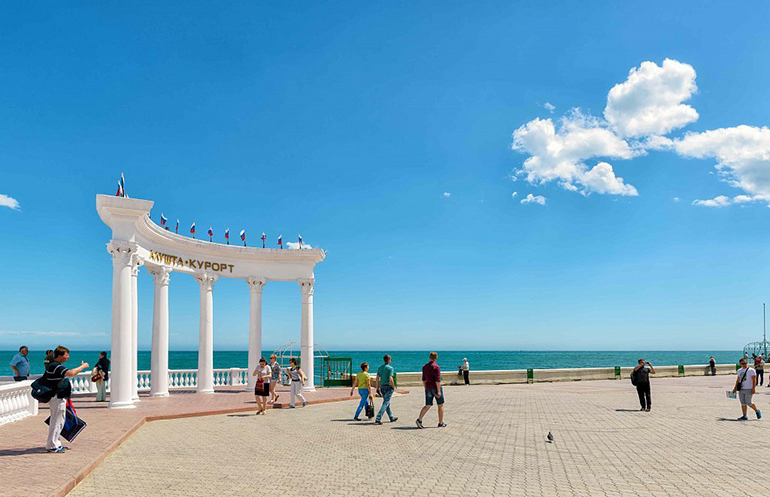 Алушта - знаменитый курорт крыма, где есть, куда точно стоит поехать на отдых в сентябре 2023